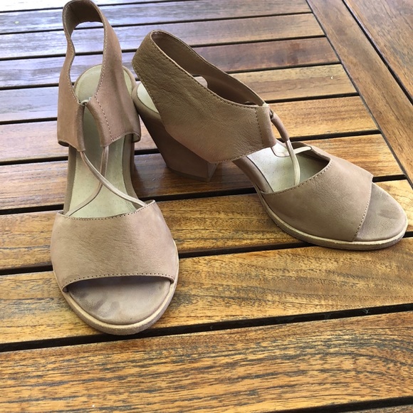 eileen fisher doe sandal